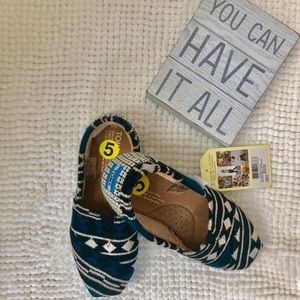 Nwt Toms  classic knit Shearling size 5